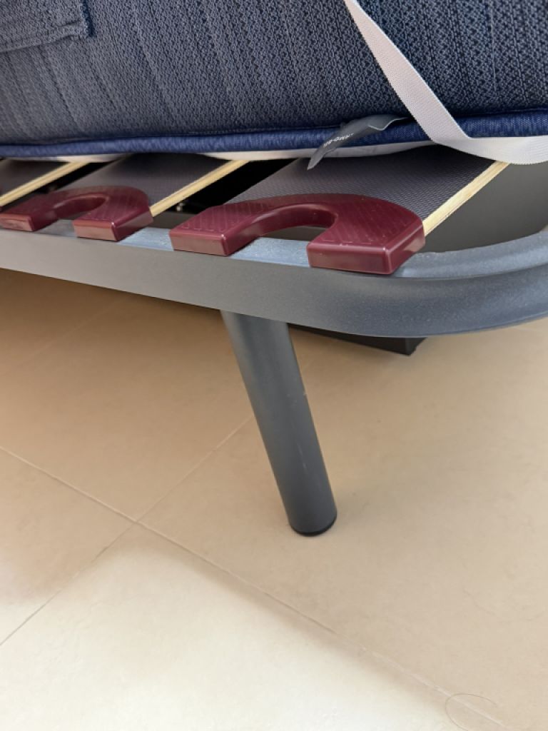 Neuwertiges hochwertiges Bett 1,40m x 1,90m komplett zu verkaufen