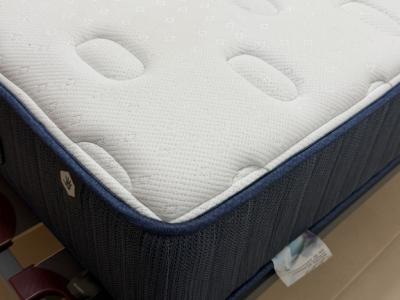 Neuwertiges hochwertiges Bett 1,40m x 1,90m komplett zu verkaufen