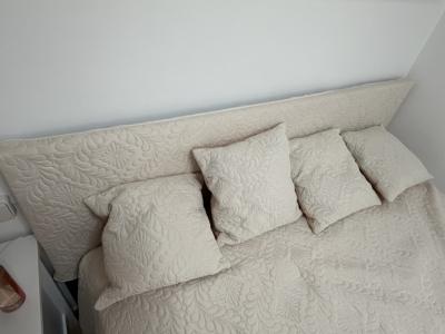 Neuwertiges hochwertiges Bett 1,40m x 1,90m komplett zu verkaufen