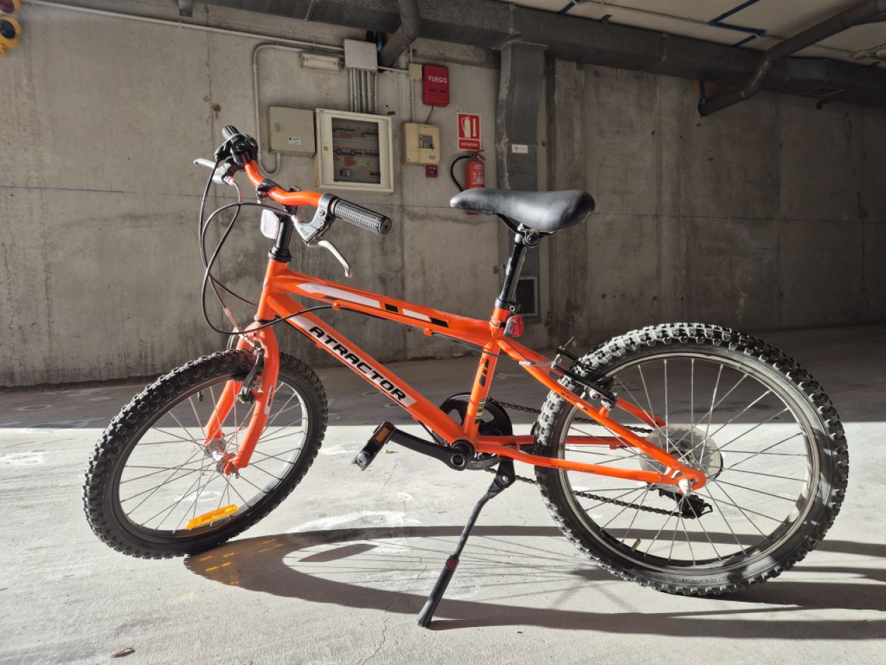 Like-new children's bike, 18 inch