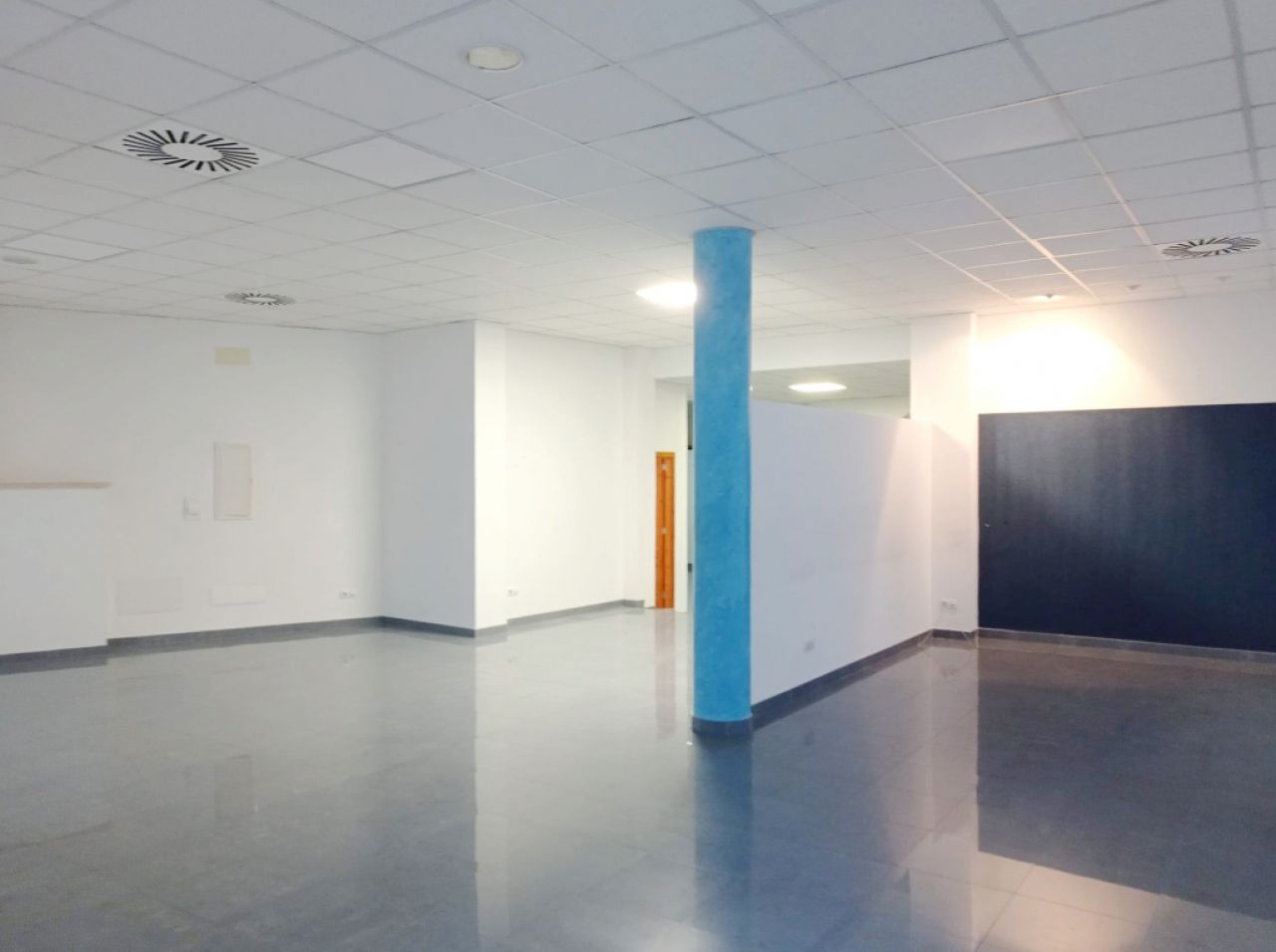 Neuwertiges und helles Ladenlokal im Zentrum von Felanitx --- L 11 CM