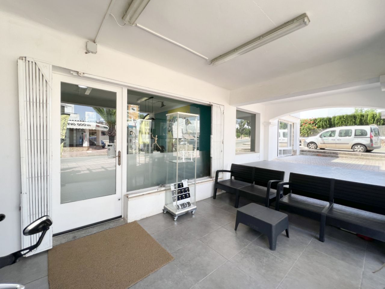 Niederlassung in Transfer in Avenida d'en Fernando Tarragó, 39-Ref. Baes-7007