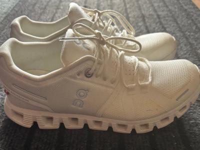 ON Running running shoes