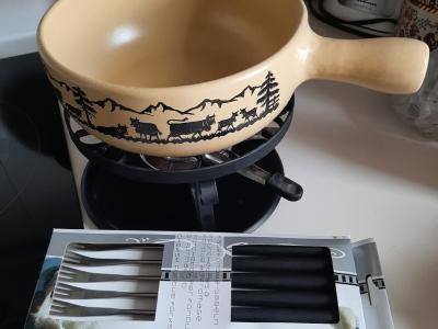 Original Käsefondue -Set aus der Schweiz --- Winterzeit ist Käsefonduezeit