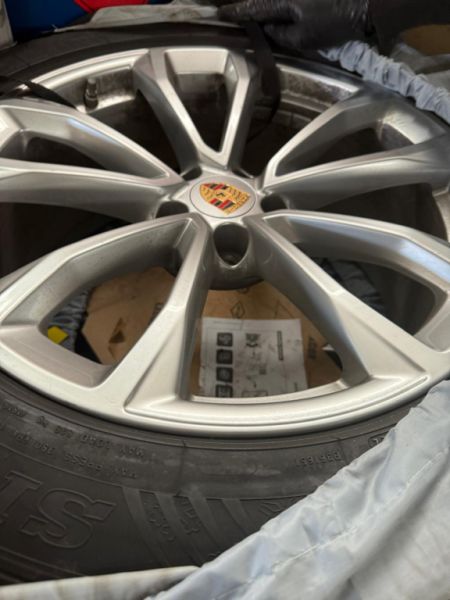 Original Porsche Macan III winter complete wheels