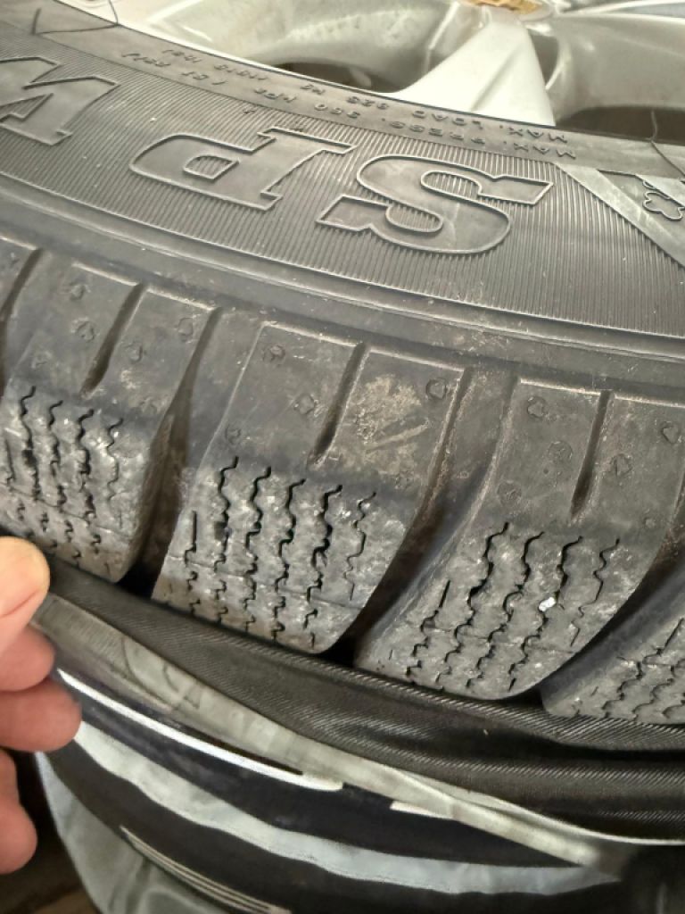 Original Porsche Macan III winter complete wheels