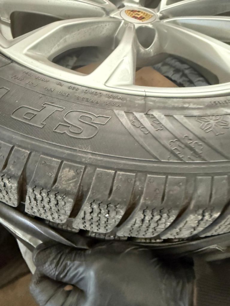 Original Porsche Macan III winter complete wheels