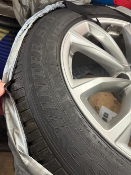 Original Porsche Macan III winter complete wheels