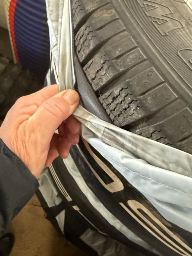 Original Porsche Macan III winter complete wheels