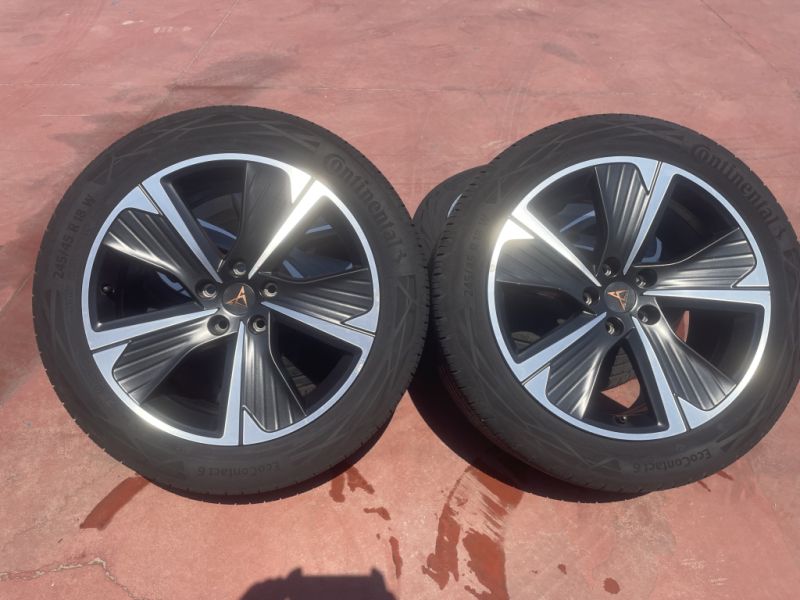 Llantas originales Seat Cupra R18X8 ET40 Con neumaticos 245/45R18 96W.