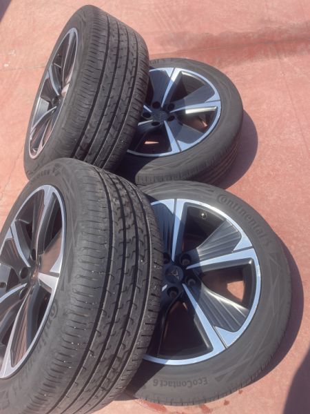Llantas originales Seat Cupra R18X8 ET40 Con neumaticos 245/45R18 96W.