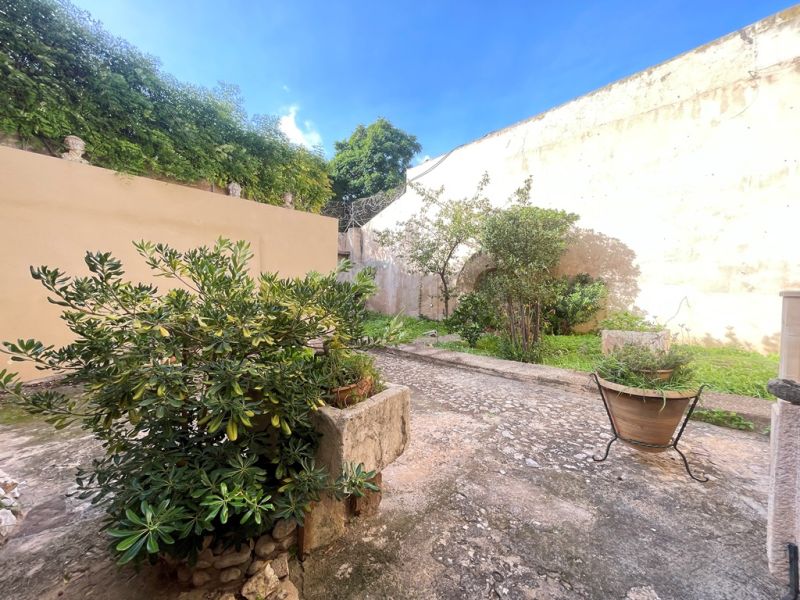 PALMA - Repräsentative große Wohnung 195 qm mit Garten 160 qm , Terrassen 50 qm im Herzen von Palma.