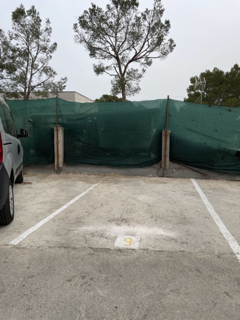 Parkplatz in Paguera in der Nähe vom Boulevard vom 15. April bis 31. Oktober zu vermieten