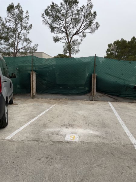 Parkplatz in Paguera in der Nähe vom Boulevard vom 15. April bis 31. Oktober zu vermieten