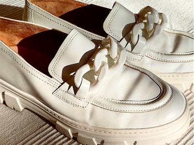 Paul Green Slipper aus Leder mit einer klobigen Kette, Gr. 38, sehr guter Zustand