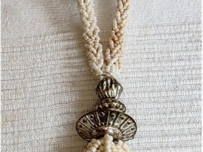 Perlenkette mit Quaste auch bekannt als Sautoir