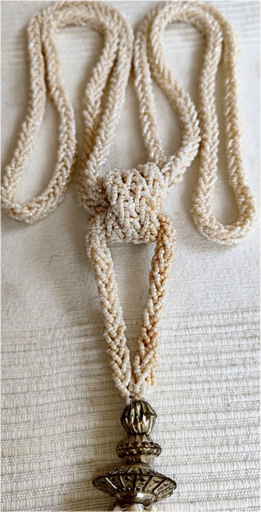 Perlenkette mit Quaste auch bekannt als Sautoir