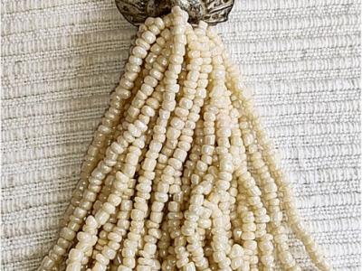 Perlenkette mit Quaste auch bekannt als Sautoir