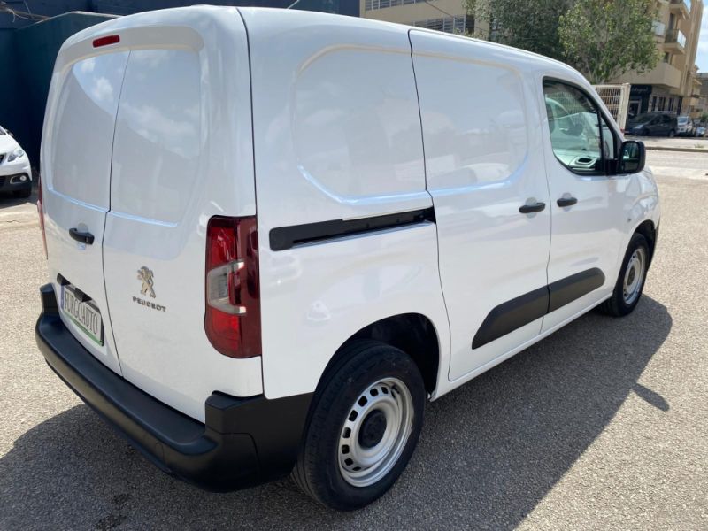 Peugeot Partner Pro 1.5 BHDI 100 Cv FG 4-türig