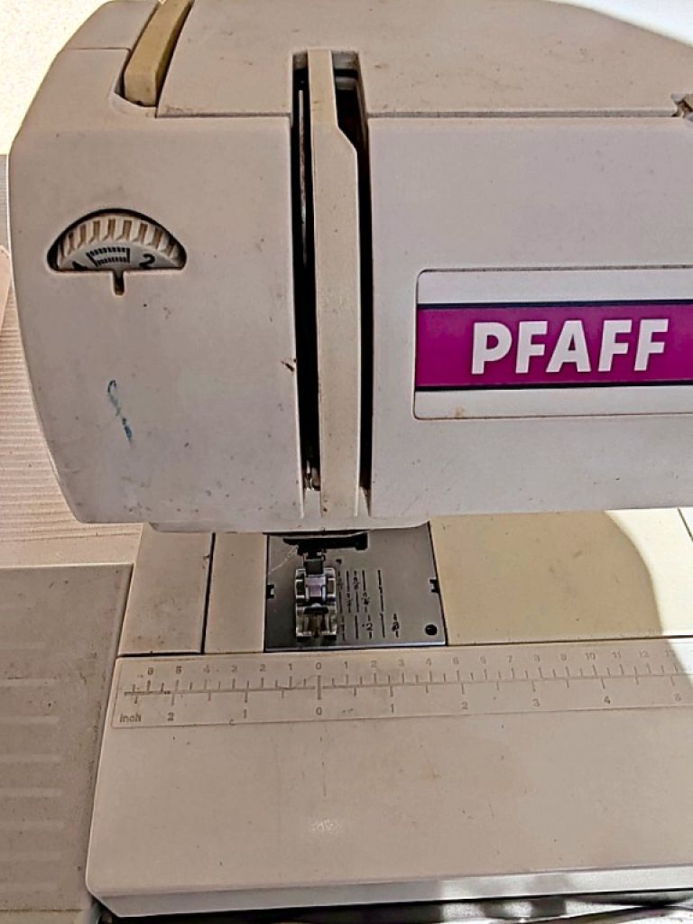Pfaff Nähmaschine ClassicStyle Quilt 1527 + Garne