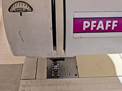 Pfaff Nähmaschine ClassicStyle Quilt 1527 + Garne