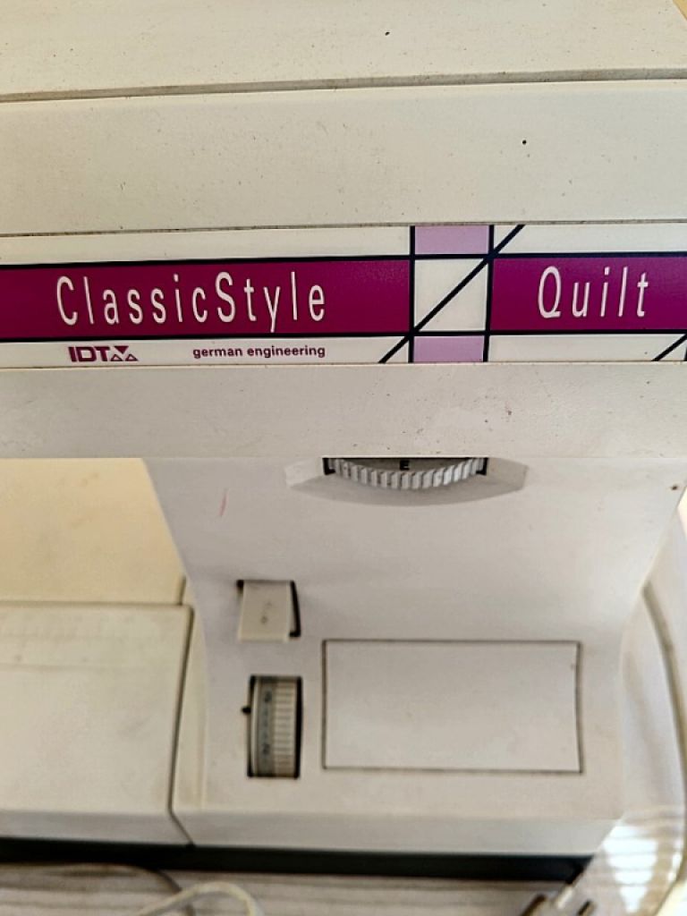 Pfaff Nähmaschine ClassicStyle Quilt 1527 + Garne