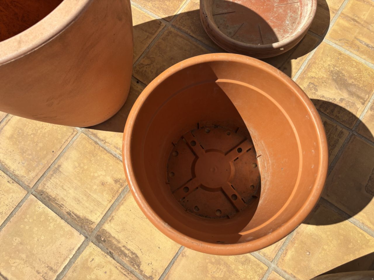 Plant pots, round