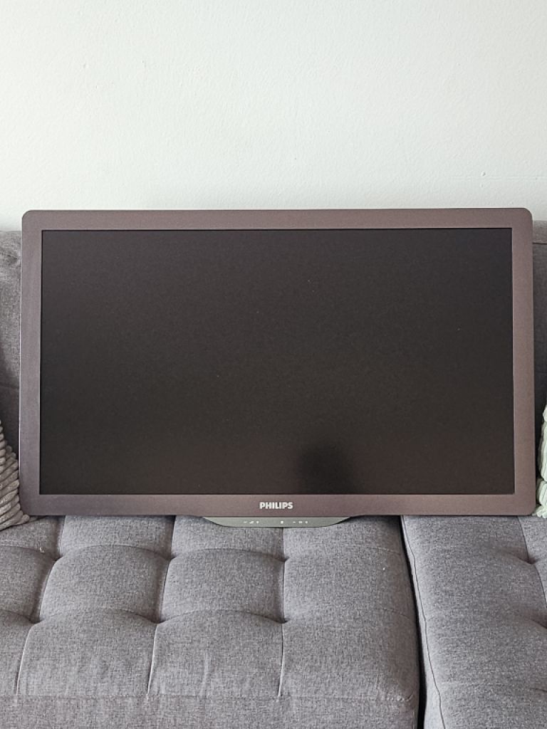 Philips TV 32 Zoll inkl. Wandhalterung