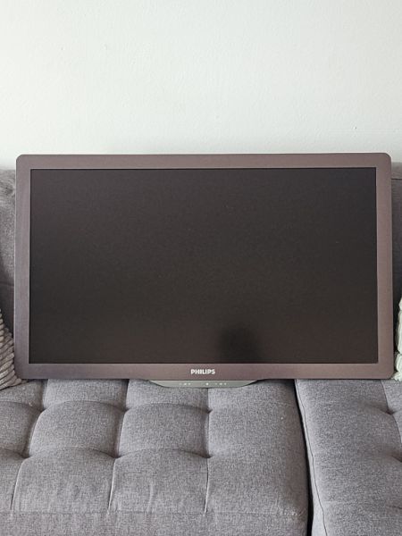 Philips TV 32 Zoll inkl. Wandhalterung