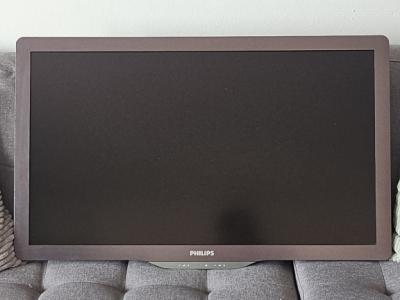 Philips TV 32 Zoll inkl. Wandhalterung