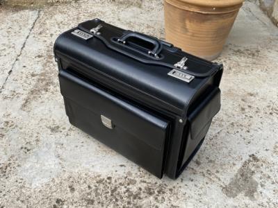 Pilotenkoffer, Handgepäck