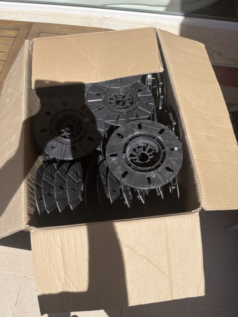 Plots zur Fliesenverlegung auf ‚Stelzen‘