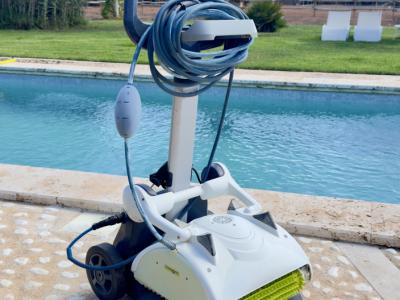 Pool robot Dolphin Triton