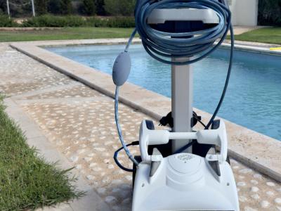 Pool robot Dolphin Triton