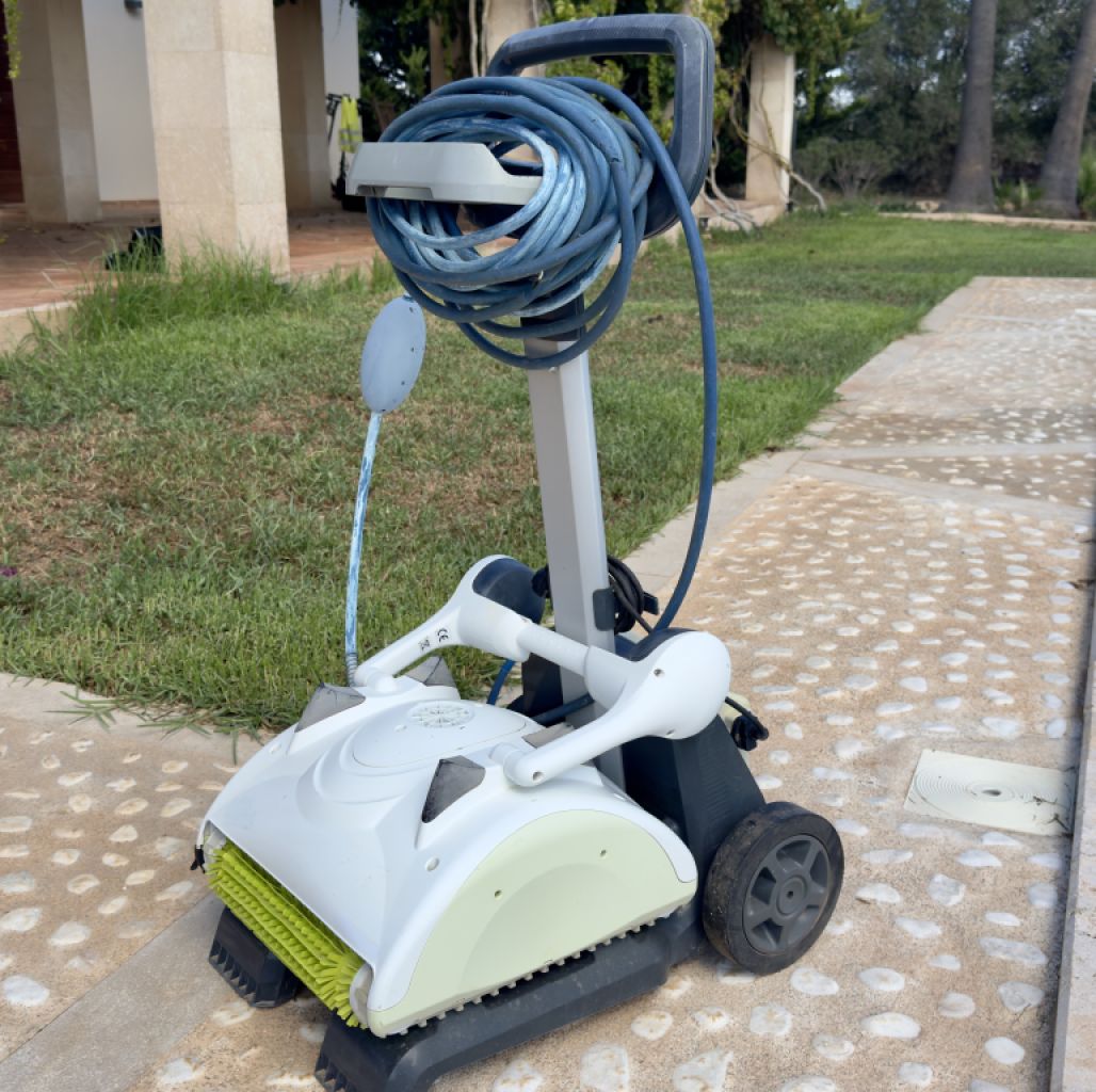 Pool robot Dolphin Triton