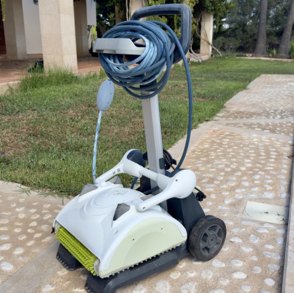 Pool robot Dolphin Triton