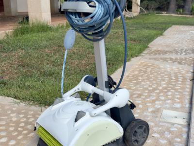 Pool robot Dolphin Triton