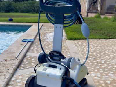 Pool robot Dolphin Triton