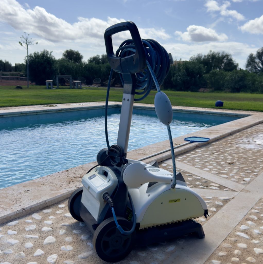 Pool robot Dolphin Triton