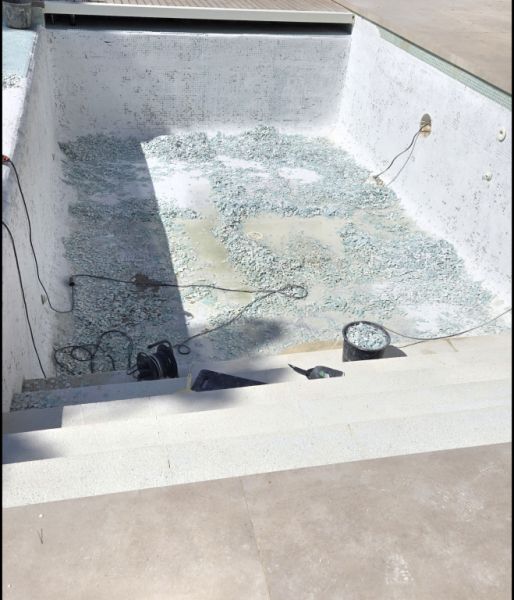 Pool renovation: new tiles, pool liner or coating