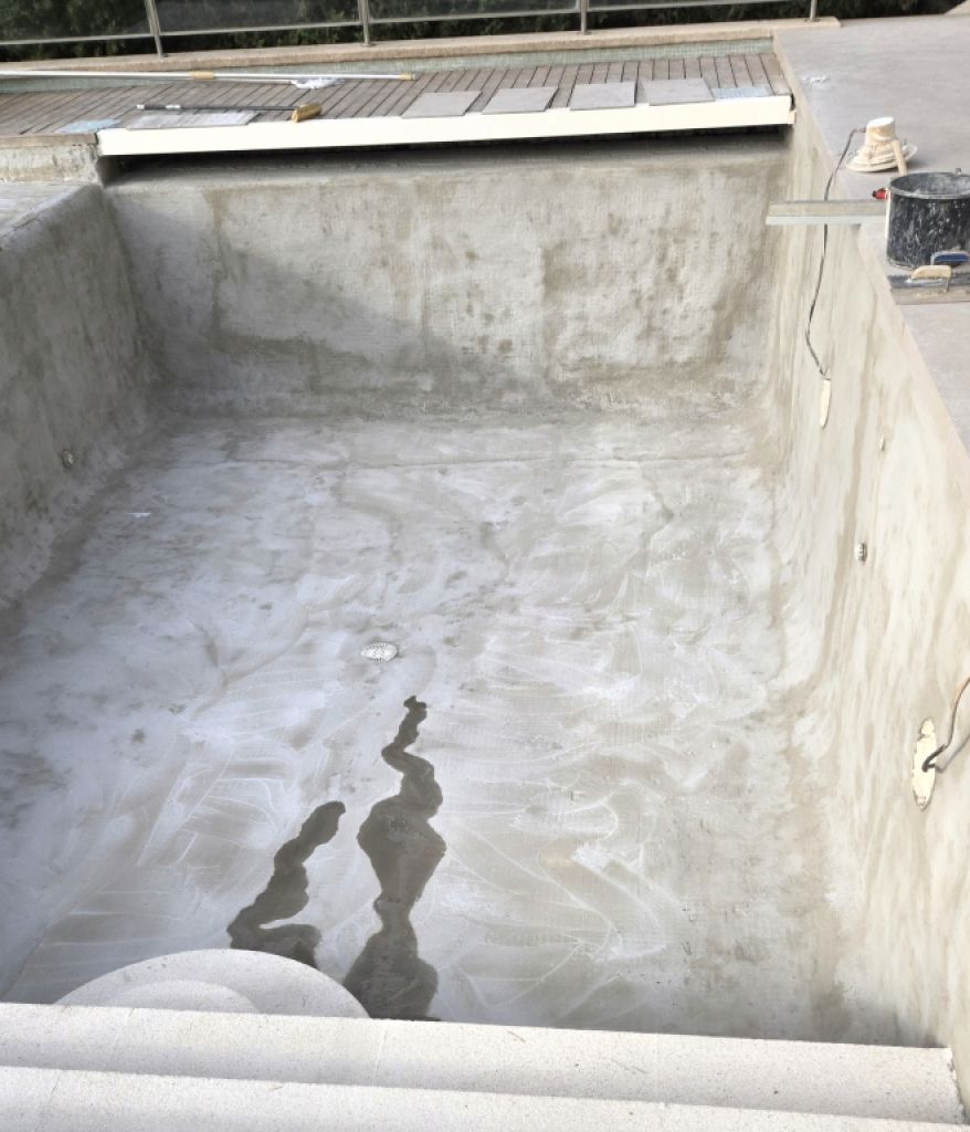 Pool renovation: new tiles, pool liner or coating