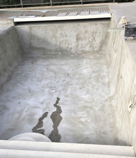 Pool renovation: new tiles, pool liner or coating