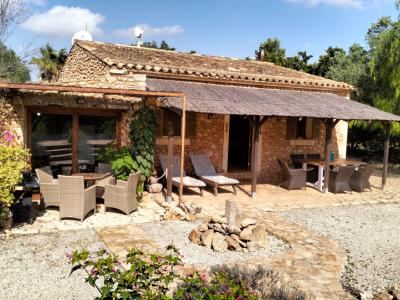 PORRERES: Charmantes ländliches Anwesen mit Ferienvermietungslizenz (ETV), Brunnen und Weinstöcken