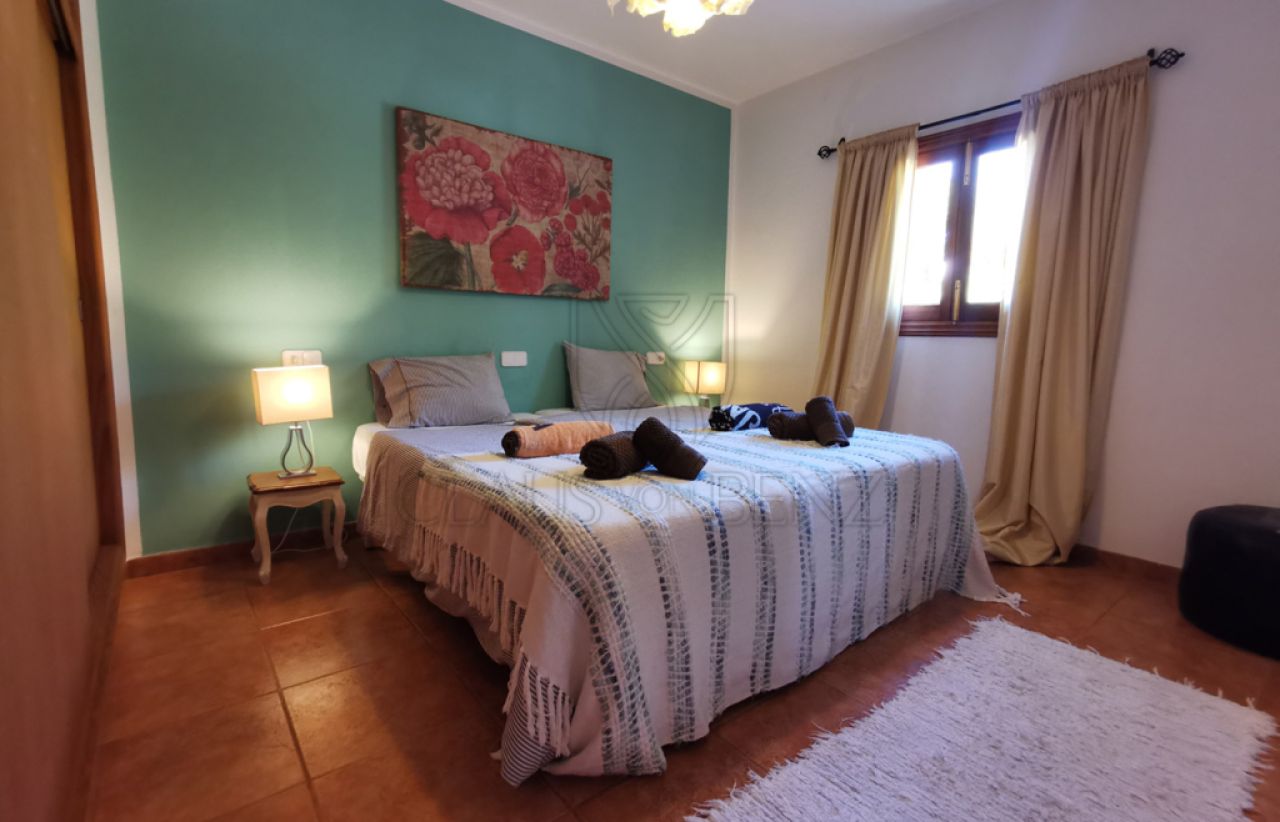 PORRERES: Charmantes ländliches Anwesen mit Ferienvermietungslizenz (ETV), Brunnen und Weinstöcken