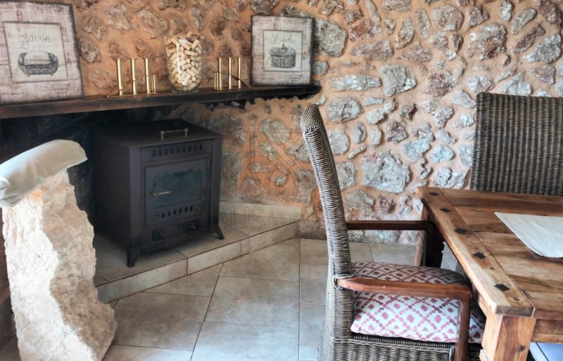 PORRERES: Charmantes ländliches Anwesen mit Ferienvermietungslizenz (ETV), Brunnen und Weinstöcken