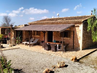 PORRERES: Charmantes ländliches Anwesen mit Ferienvermietungslizenz (ETV), Brunnen und Weinstöcken