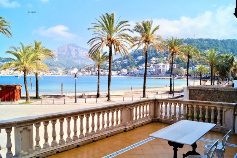 Porto Soller -Mallorca Herrenhaus in erster Linie.