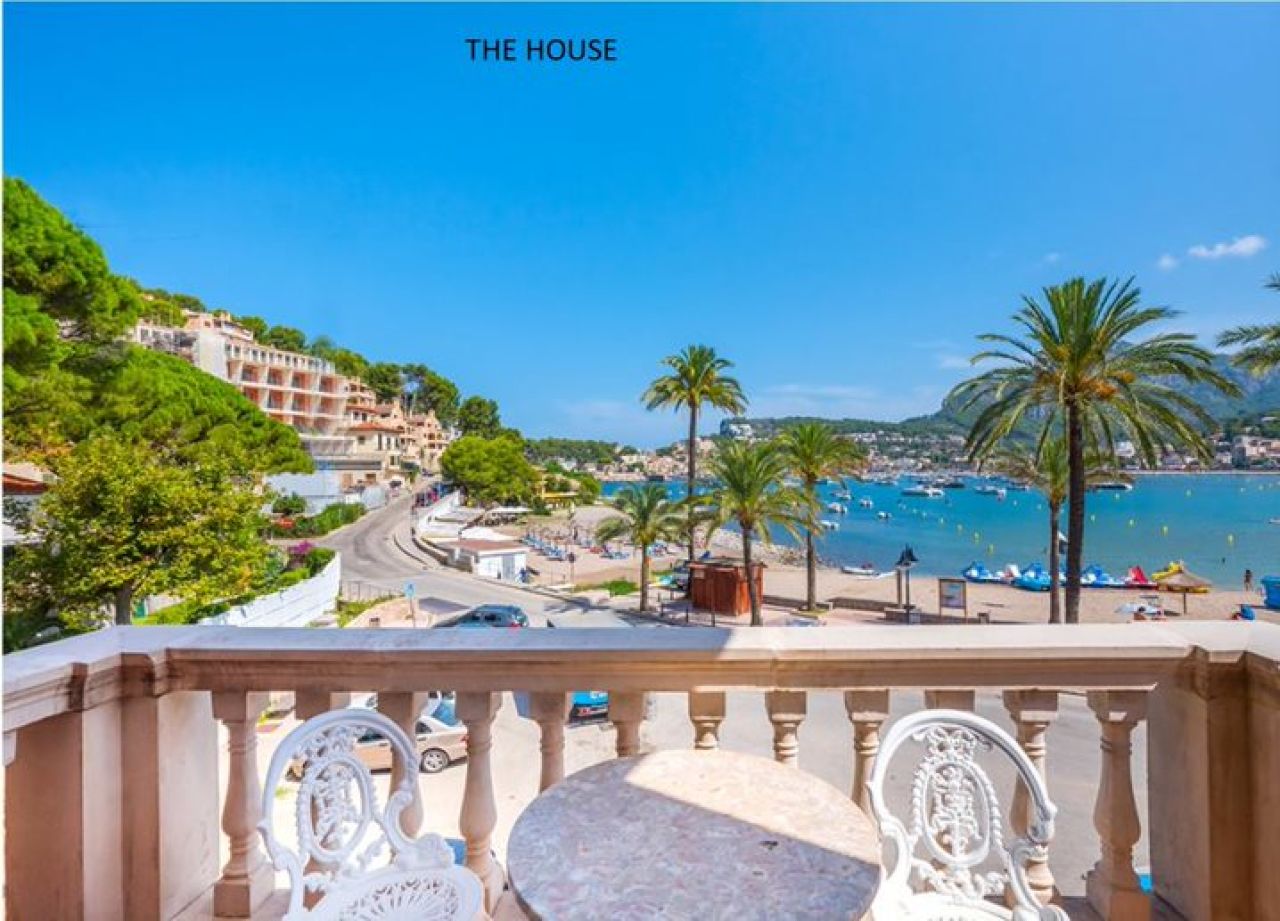 Porto Soller -Mallorca Herrenhaus in erster Linie.