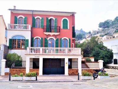Porto Soller -Mallorca Herrenhaus in erster Linie.