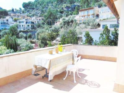 Porto Soller -Mallorca Herrenhaus in erster Linie.